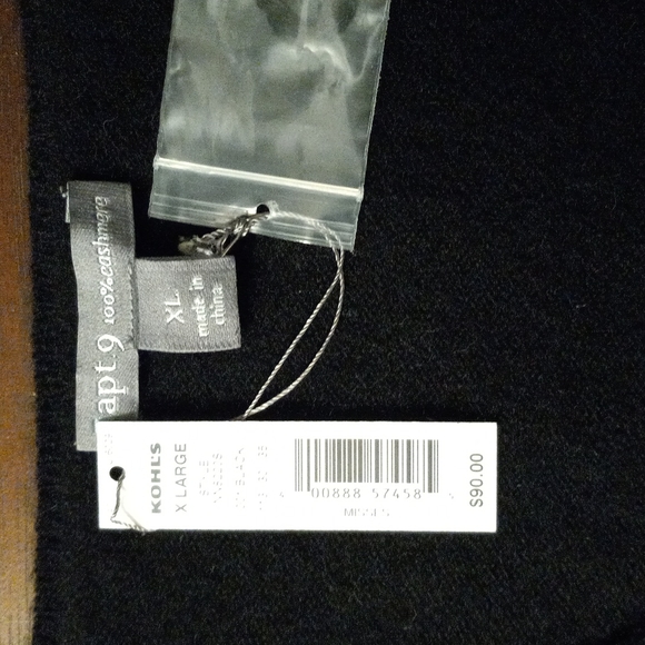 Kohls Black V-neck Cashmere Sweater - Picture 2 of 3